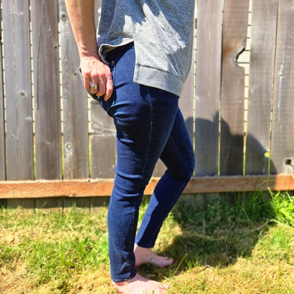 Judy Blue Dark Wash Denim Jeans - Picture 4 of 8